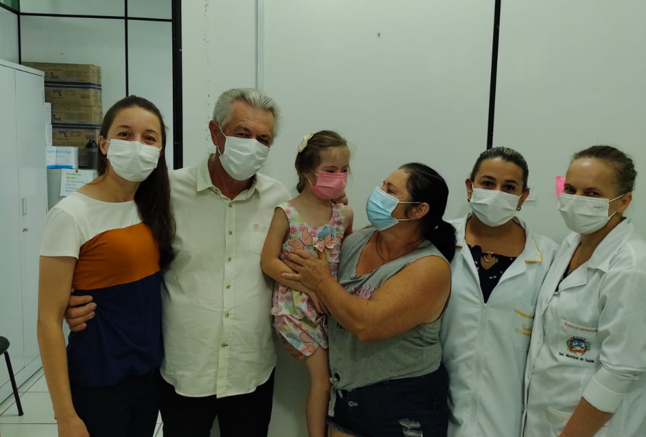 Faxinal dos Guedes tem primeiras crianças vacinadas contra a Covid-19 nesta sexta-feira (21)