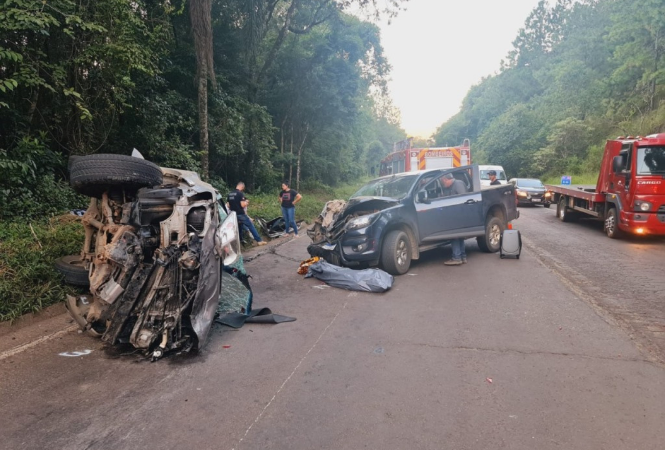 Acidente envolvendo cinco veículos deixa uma vitima fatal na BR-282