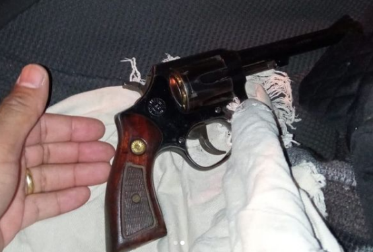Homem é preso em flagrante por porte ilegal de arma