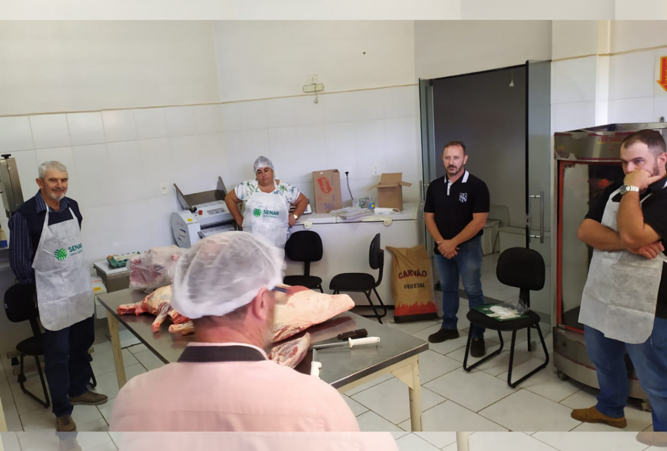 Secretaria Municipal de Agricultura de Ponte Serrada realiza curso de corte e industrialização da carne de ovelha