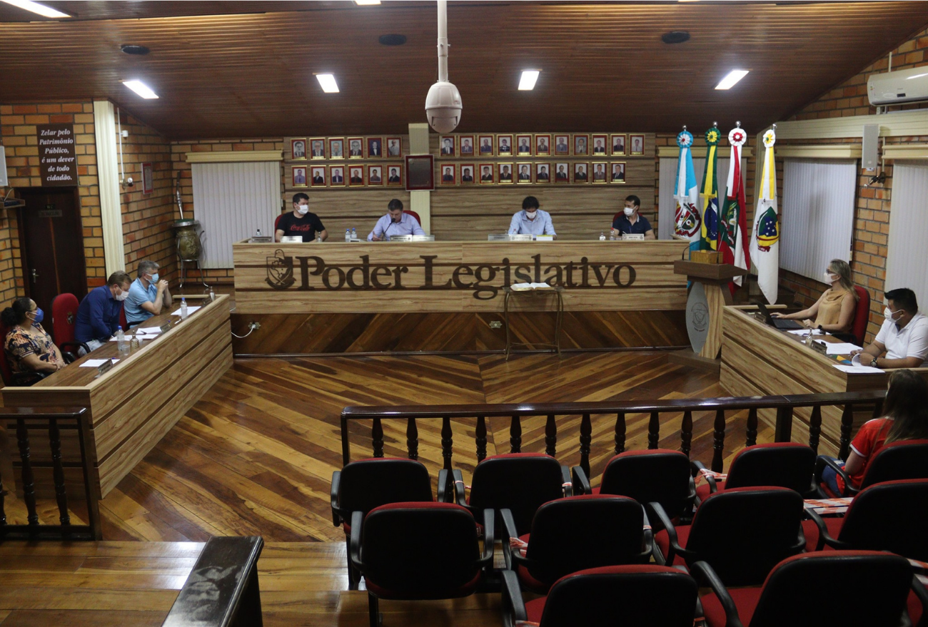 Requerimento pede afastamento de prefeito e cassação de vereador, em Ponte Serrada. Entenda!