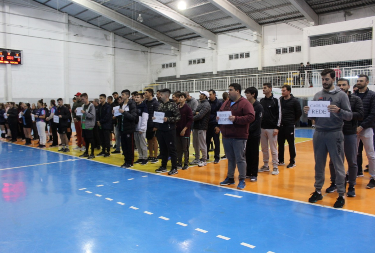 Mais de 100 atletas participaram da Abertura do Campeonato Municipal de Voleibol