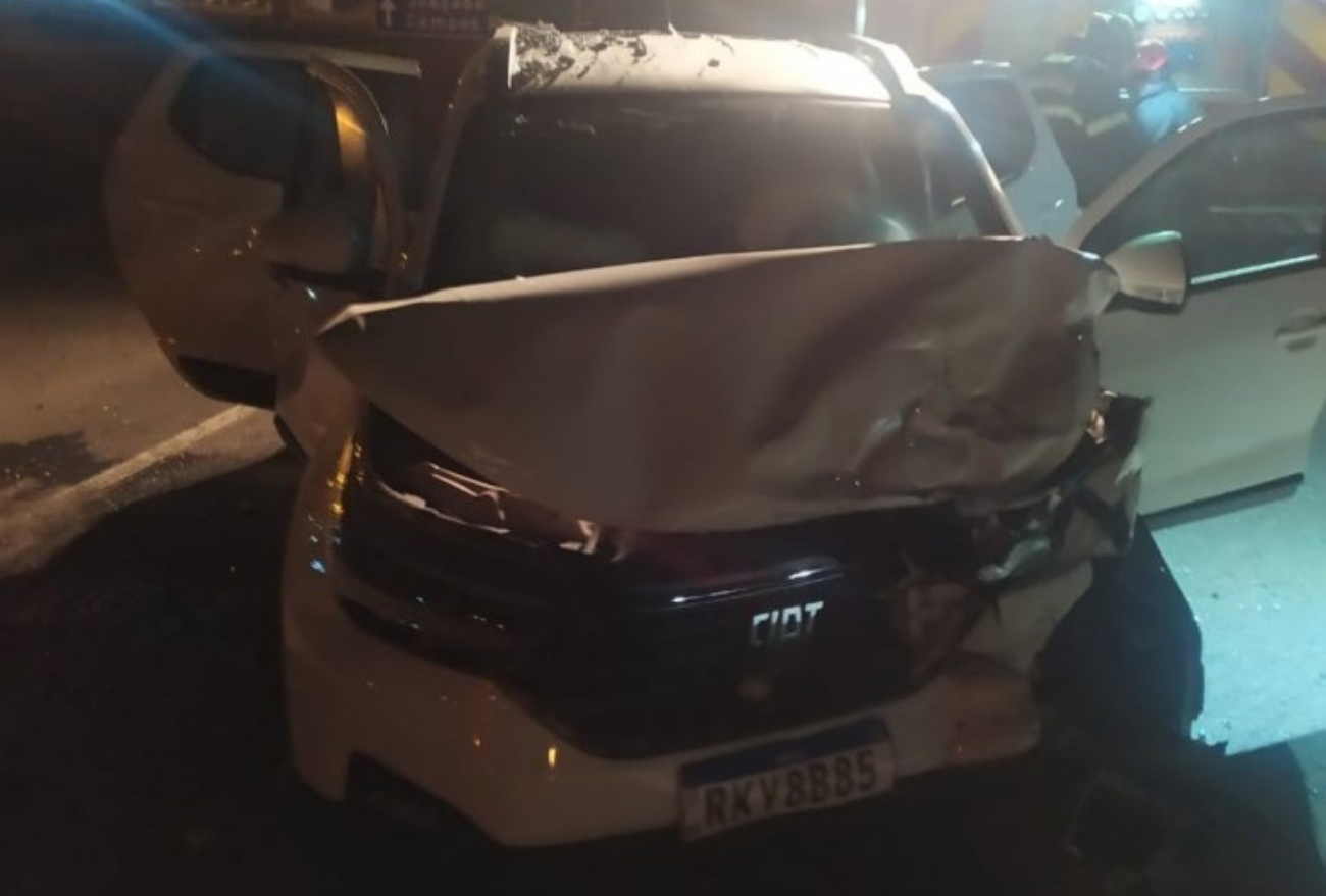Condutor de 55 anos fica ferido em colisão entre carro e caminhão na BR-282, em Vargeão