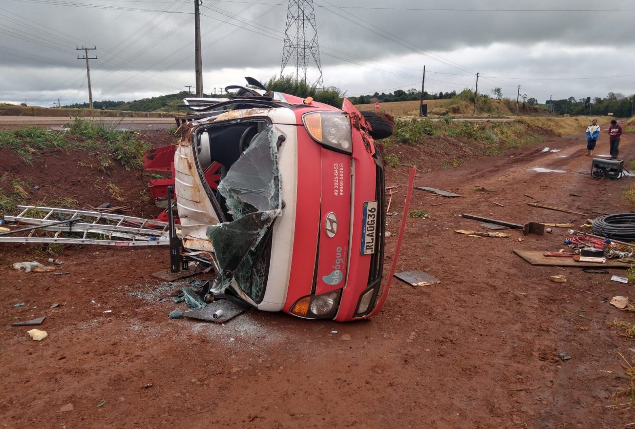 Atualizada: duas pessoas ficam feridas em acidente na SC-480, em Xanxerê