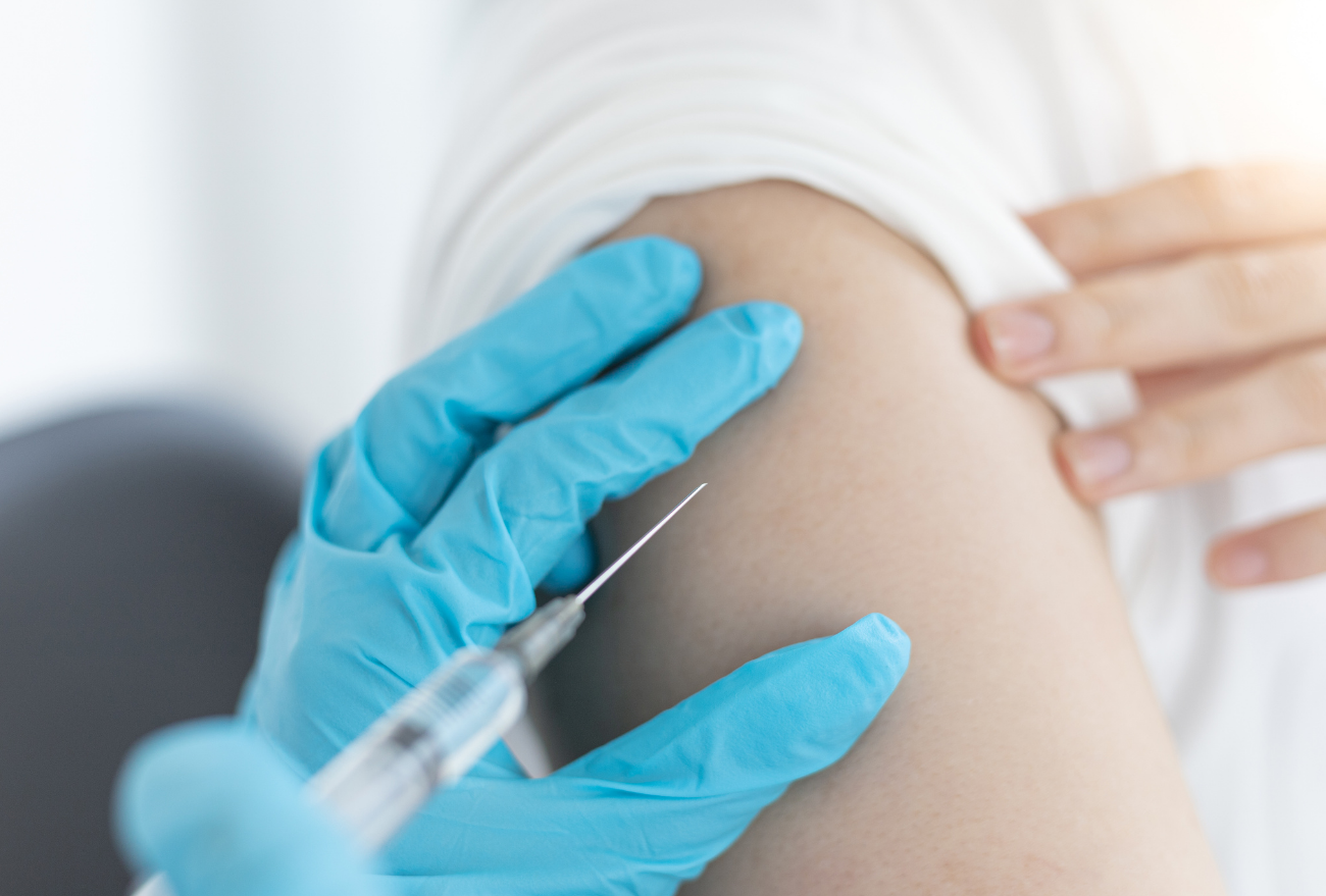 Vacinas contra Covid-19 e gripe podem ser aplicadas no mesmo dia