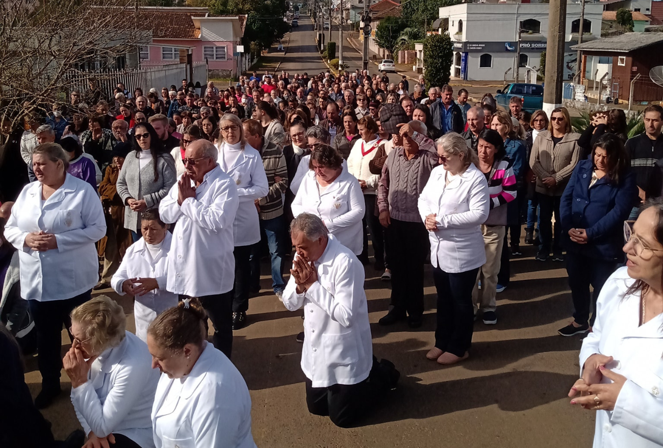 Fotos: mais de 400 pessoas participaram da procissão de Corpus Christi em Ponte Serrada