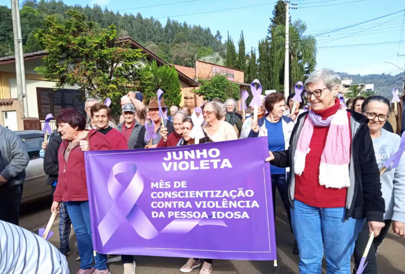 Vídeo: Ipumirim realiza caminhada alusiva ao Junho Violeta