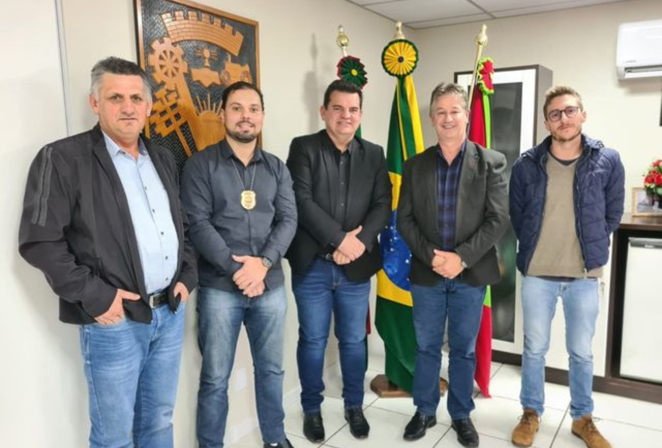 Diretor de Polícia Civil de Fronteira Fernando Callfass visita prefeito de Vargeão