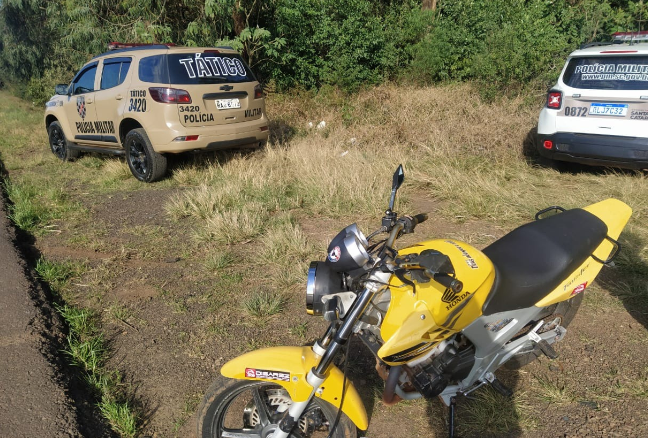 Polícia Militar recupera motocicleta furtada, em Faxinal dos Guedes