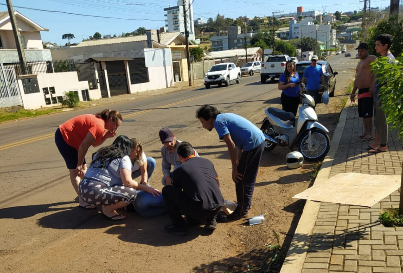 Mulher fica ferida após cair de motocicleta em Xanxerê