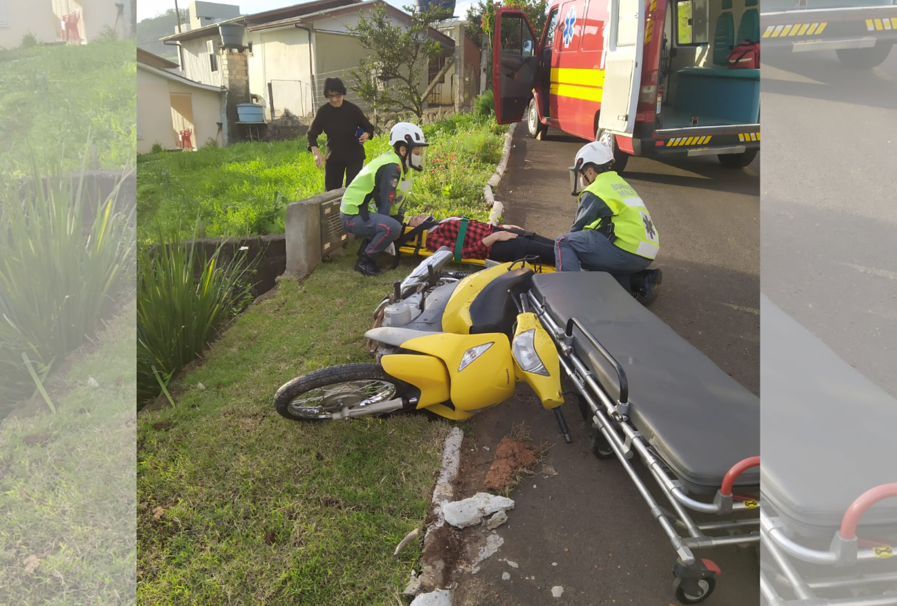 Mulher fica ferida após queda de motocicleta