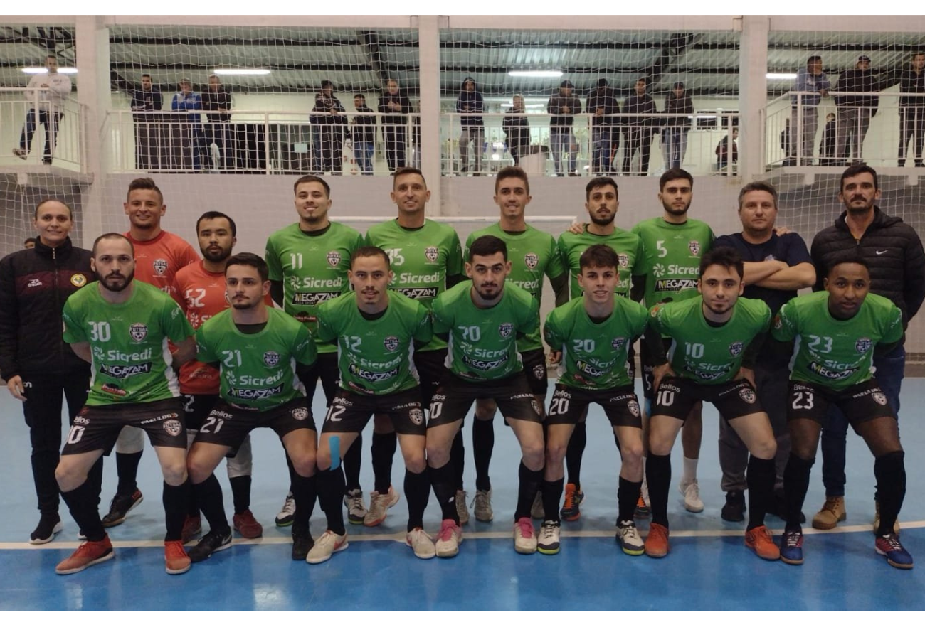 Equipes de futsal adulto de Faxinal dos Guedes estrearam nos Jogos da AMAI nessa terça-feira (12)