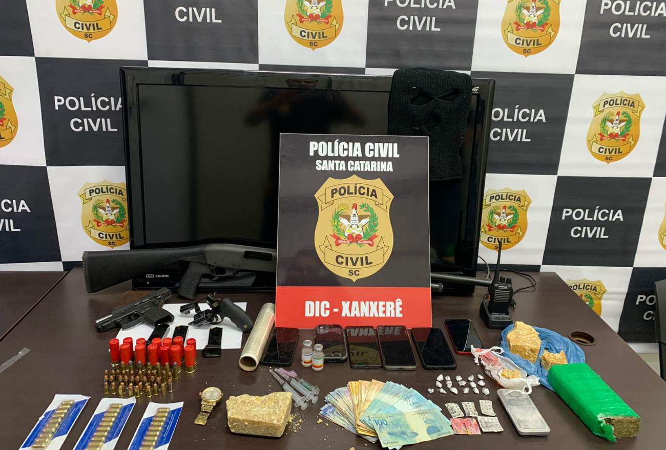 Polícia Civil prende cinco pessoas por tráfico de drogas, receptação e porte ilegal de arma de fogo, no interior de Vargeão