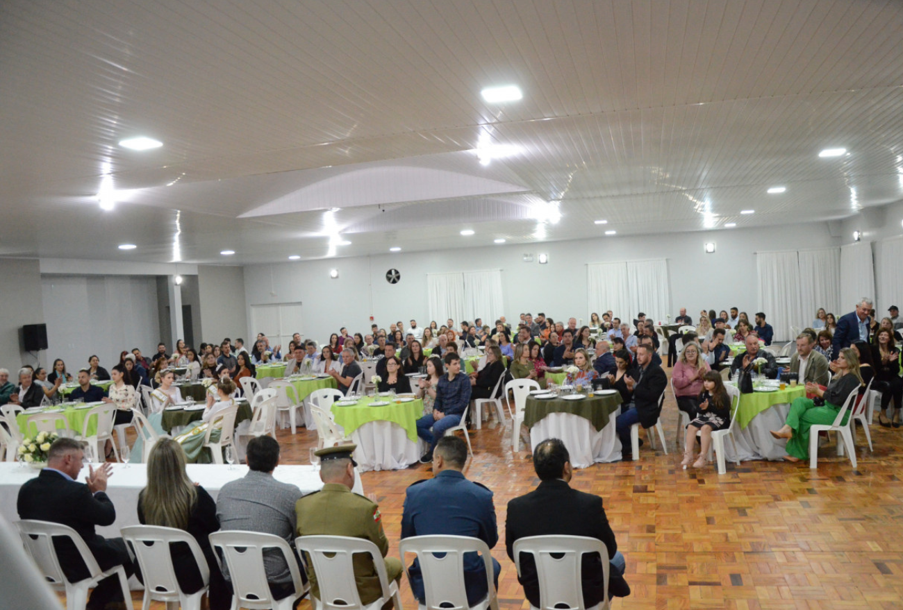 Jantar do Movimento Econômico é realizado para homenagear empresários de Ponte Serrada