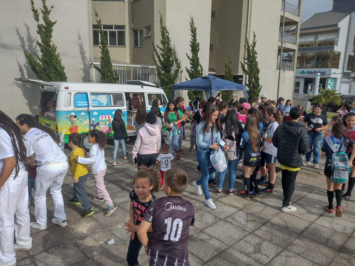 Projeto Brincando na Praça reuniu diversas crianças em Ponte Serrada