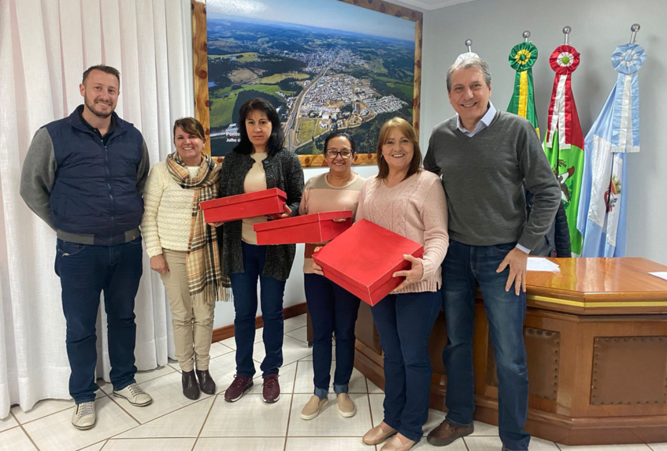 Professoras de Ponte Serrada se aposentam e recebem homenagem do Governo Municipal