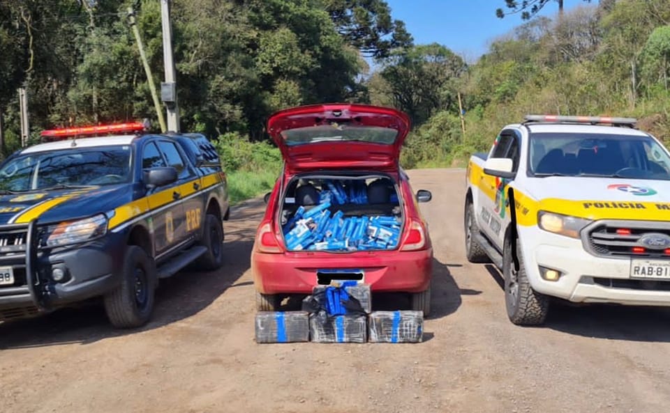 Motorista abandona veículo com 50kg de maconha e cinco mil maços de cigarros em Irani