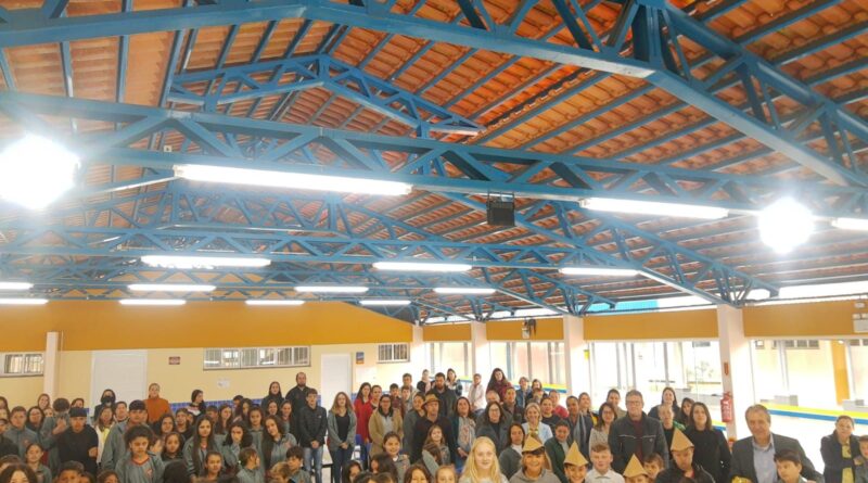 Após Desfile Cívico ser cancelado devido a chuva, homenagens aconteceram nas Escolas de Ponte Serrada