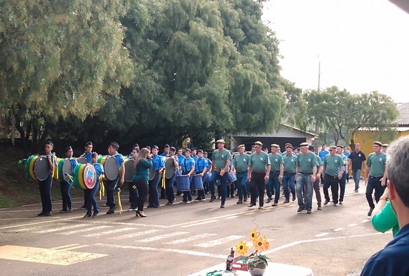 Polícia Militar de Ponte Serrada realiza desfile cívico