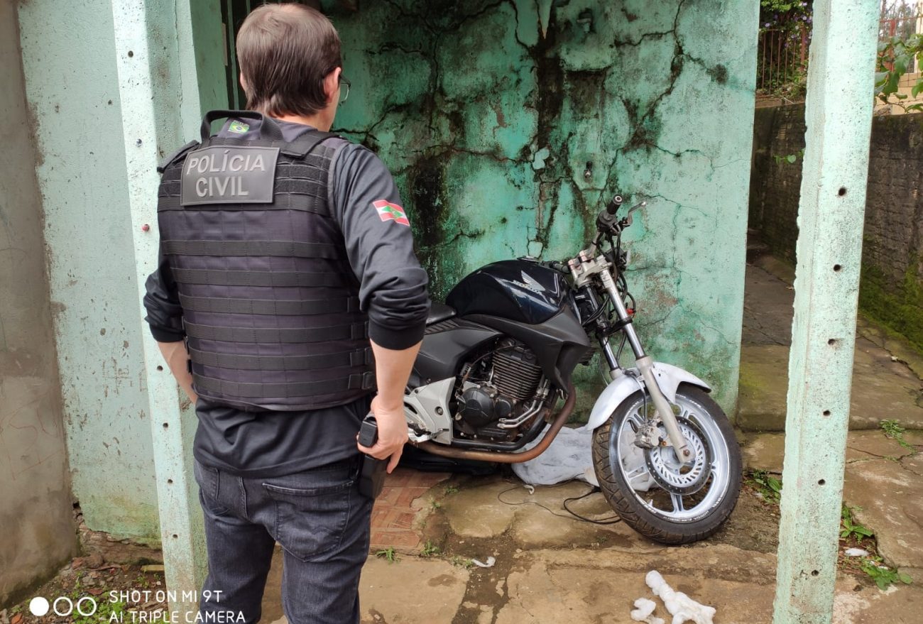 Polícia Civil recupera motocicleta que havia sido furtada, em Xanxerê