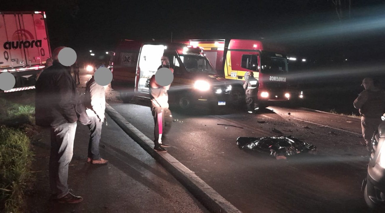 Grave colisão entre carro e carreta, deixa vítima fatal na BR-282