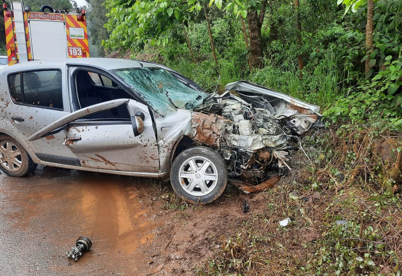 Fotos: Mulher fica gravemente ferida após acidente de trânsito na SC-155, entre Seara e Xavantina