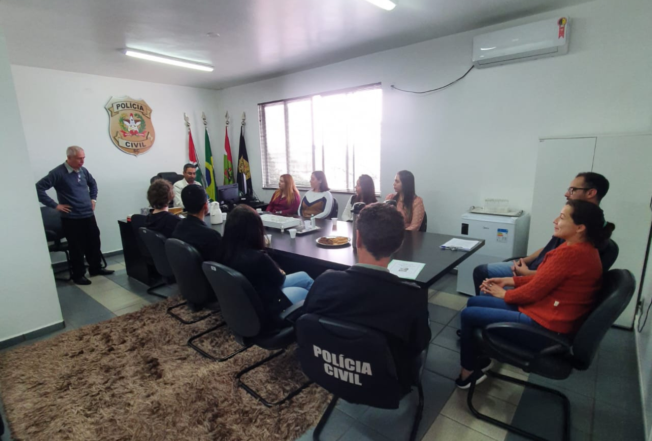 Delegacia de Polícia Civil de Xanxerê recebe mais seis estagiários