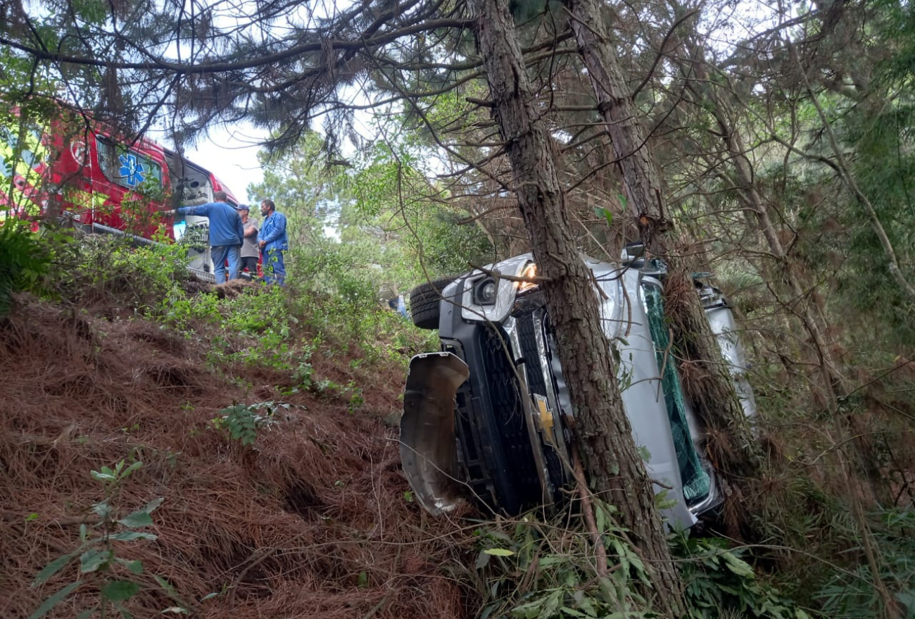 Gestante fica ferida após colisão e saída de pista, entre Irani e Ponte Serrada