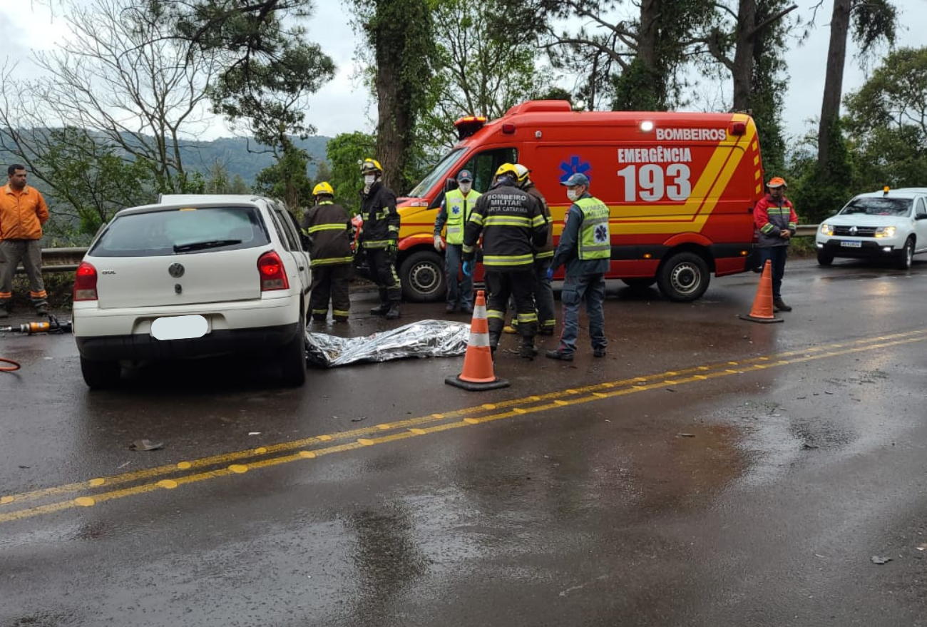 Fotos: Colisão frontal deixa vítima fatal nesta tarde (28), na BR-282