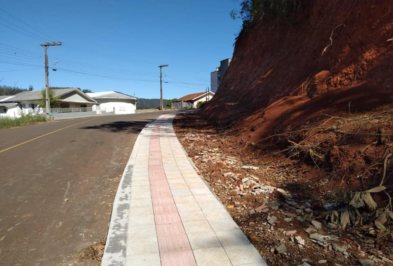 Ipumirim realiza construção de passeios públicos e promovem a mobilidade urbana