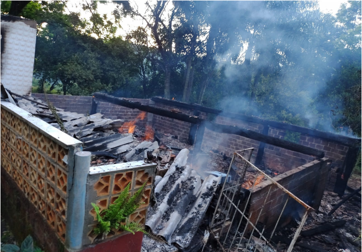 Residência é totalmente consumida por incêndio em Xanxerê