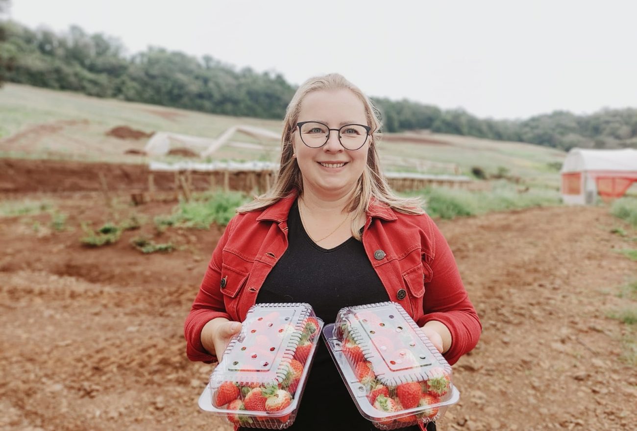 Lance no Campo: jovem abandona carreira como bancária para produzir morangos