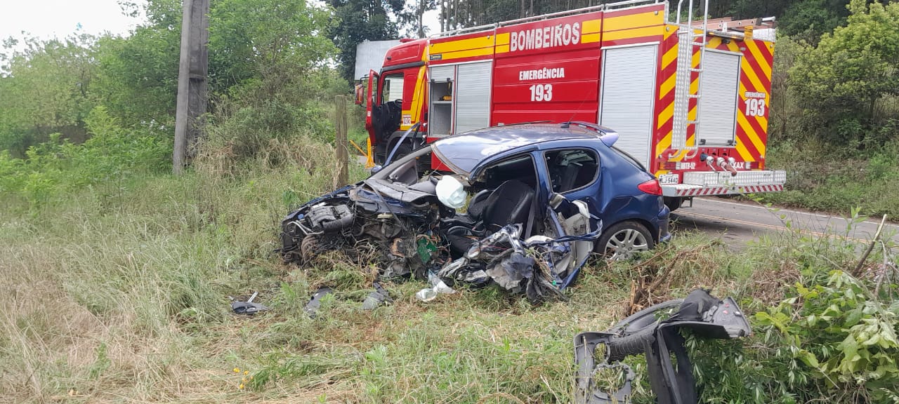 Duas pessoas ficam feridas após acidente na SC-156, em Xaxim