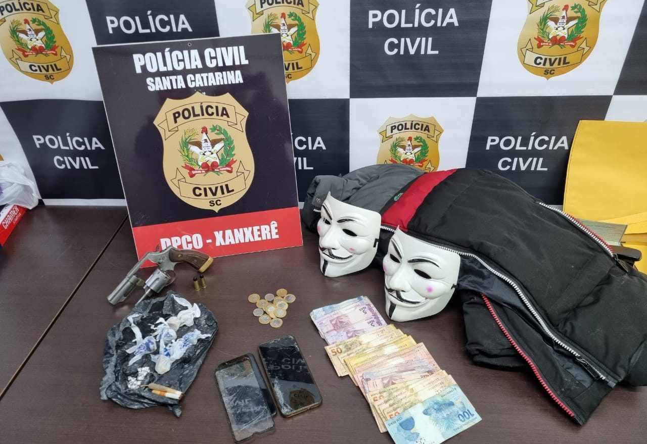 Polícia Civil de Faxinal dos Guedes cumpre dois mandados de busca e apreensão, e prende homem em flagrante