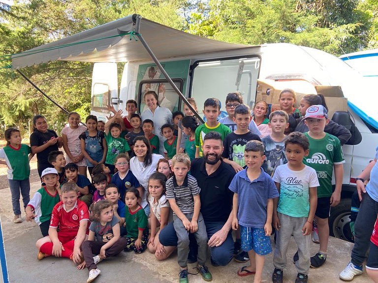 Vargeão realiza trabalho com odontomóvel em escola do município