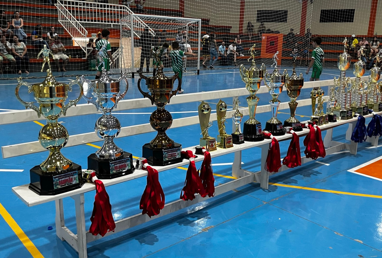 Departamento de Esportes entrega premiações do Campeonato de Futsal 2022