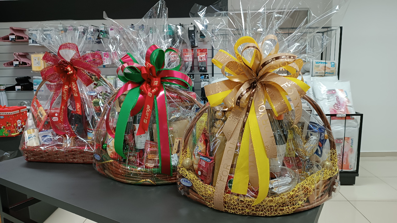 As mais belas cestas de Natal você encontra nos Supermercados Lange. Encomende a sua!