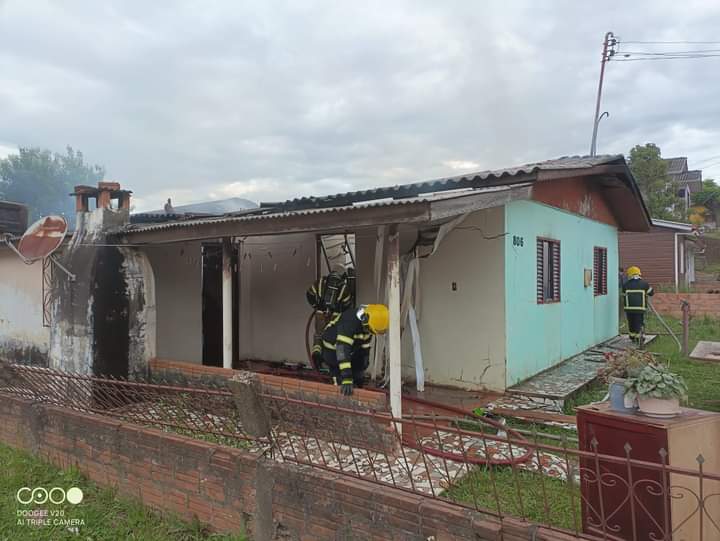 Bombeiros atendem duas ocorrências de incêndio em Irani