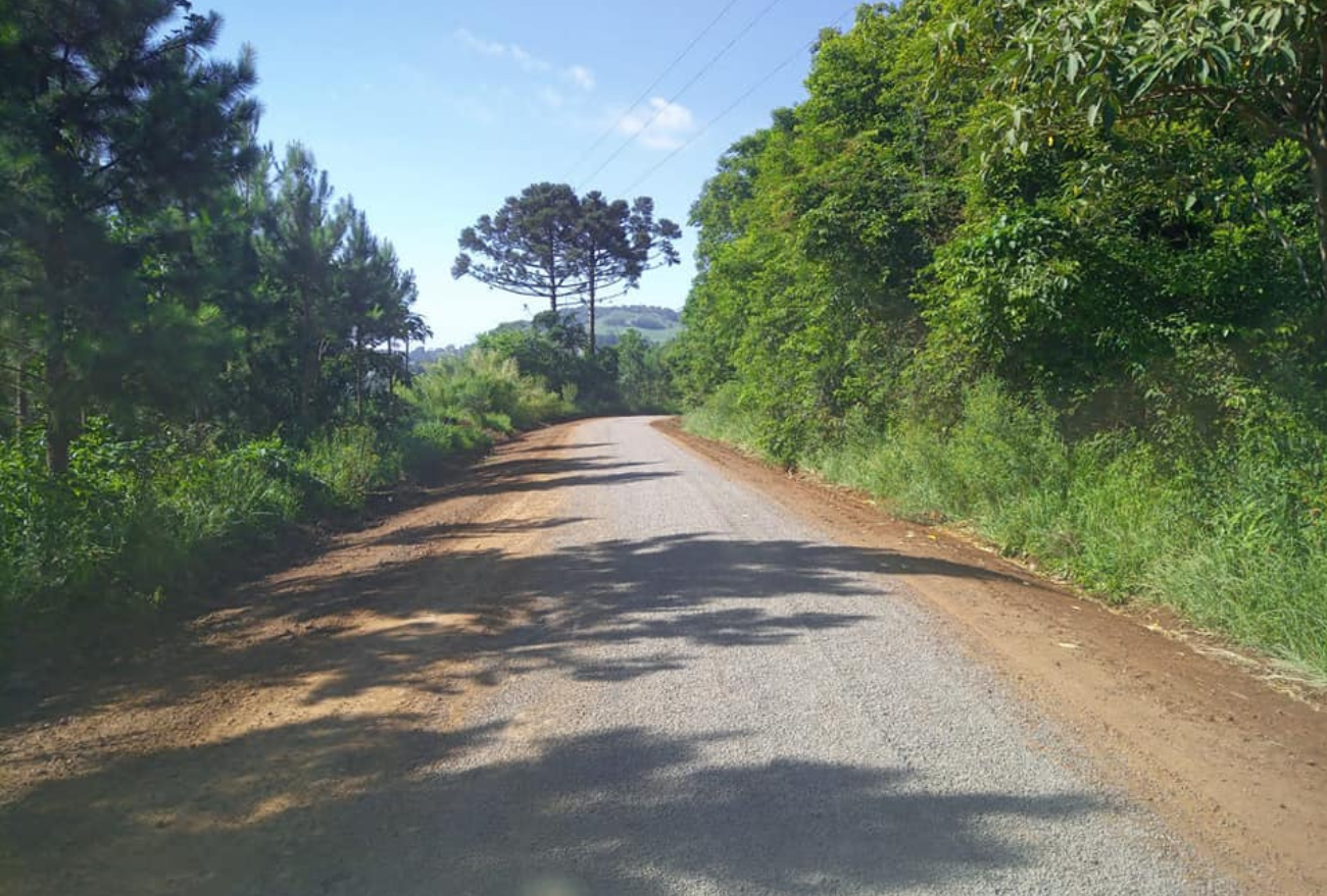 Ipumirim realiza melhorias nas estradas do interior do município