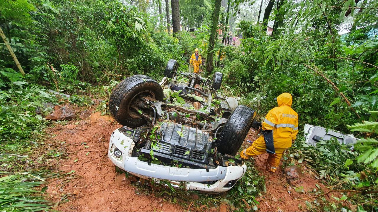 Passageira de caminhonete morre após grave acidente de trânsito na BR-282