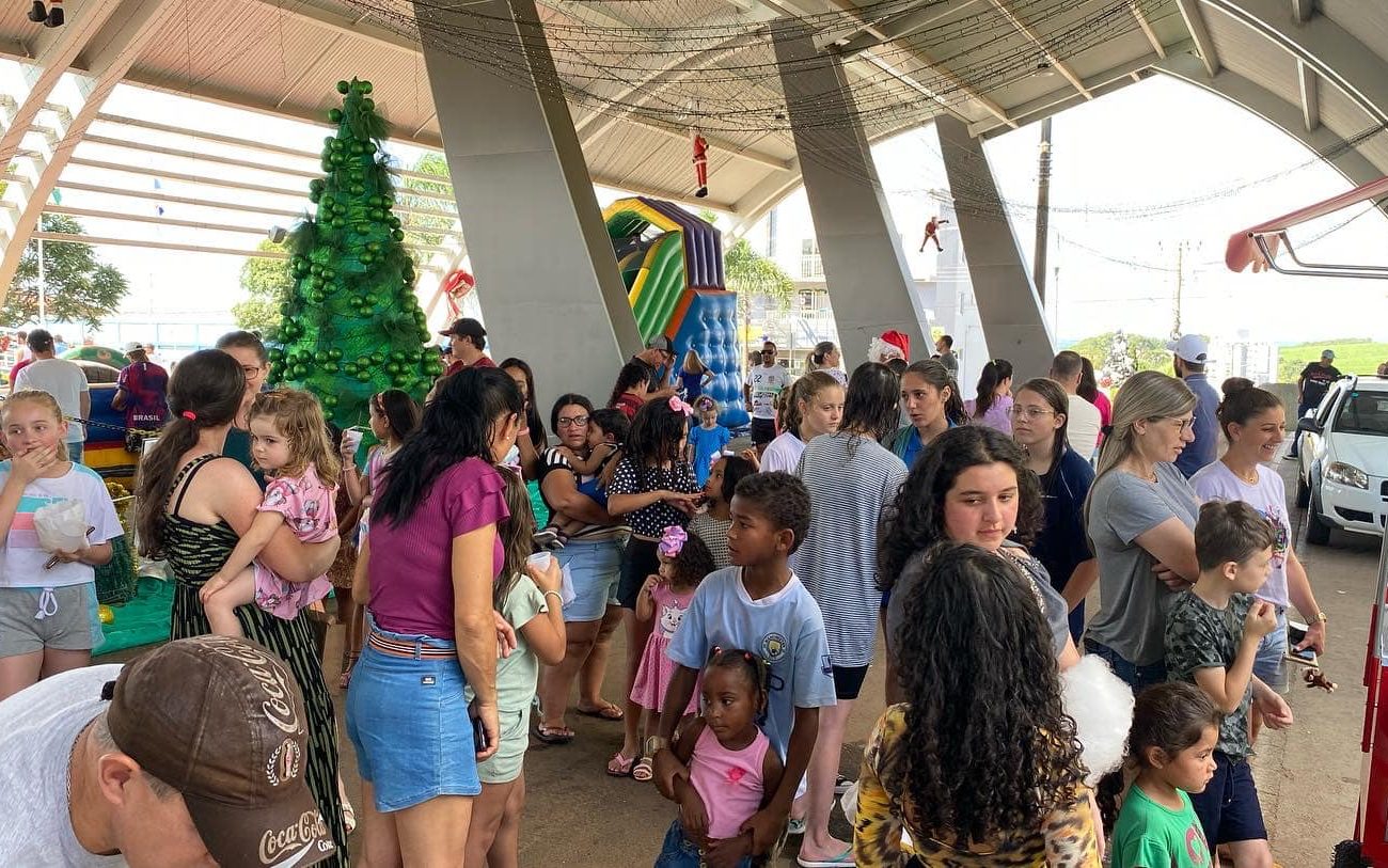 Fotos: encerramento do Natal Luz 2022 é sucesso em Faxinal dos Guedes