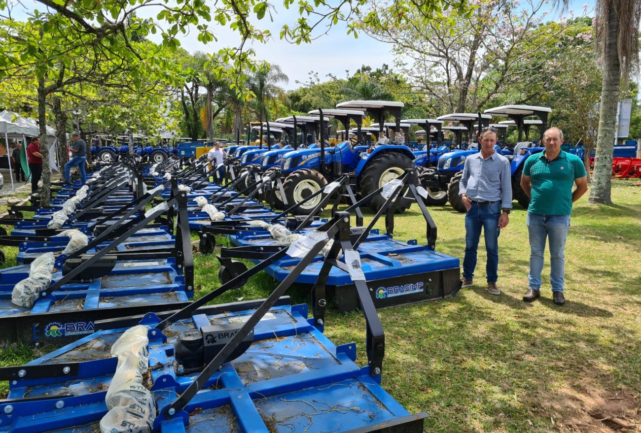 Vargeão recebe equipamentos agrícolas do Governo do Estado