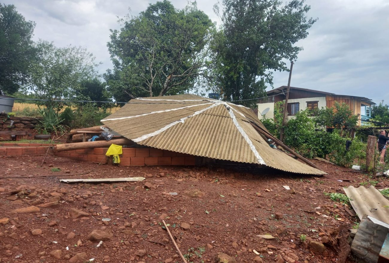 Corpo de Bombeiros atende diversas ocorrências relacionadas ao temporal no Oeste