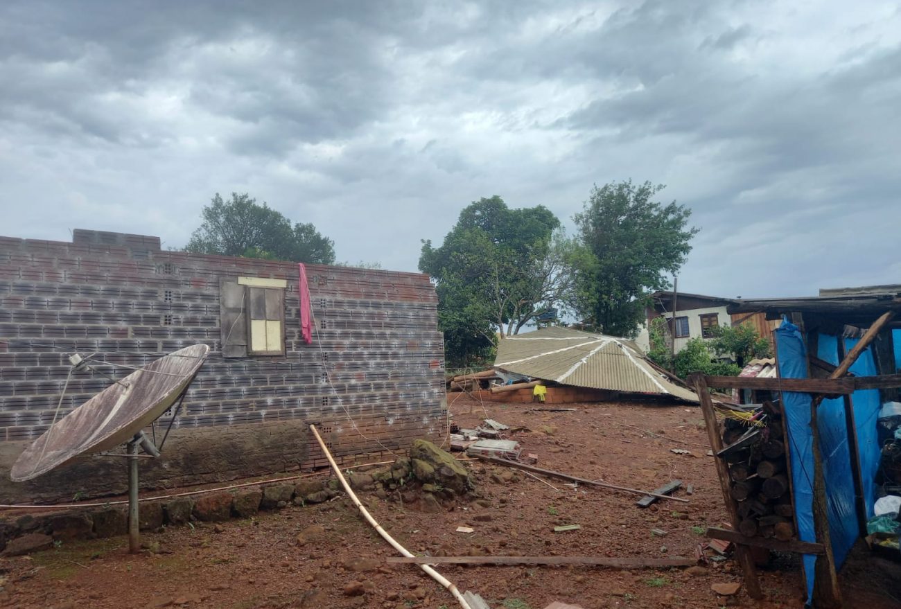 Corpo de Bombeiros atende diversas ocorrências relacionadas ao temporal no Oeste