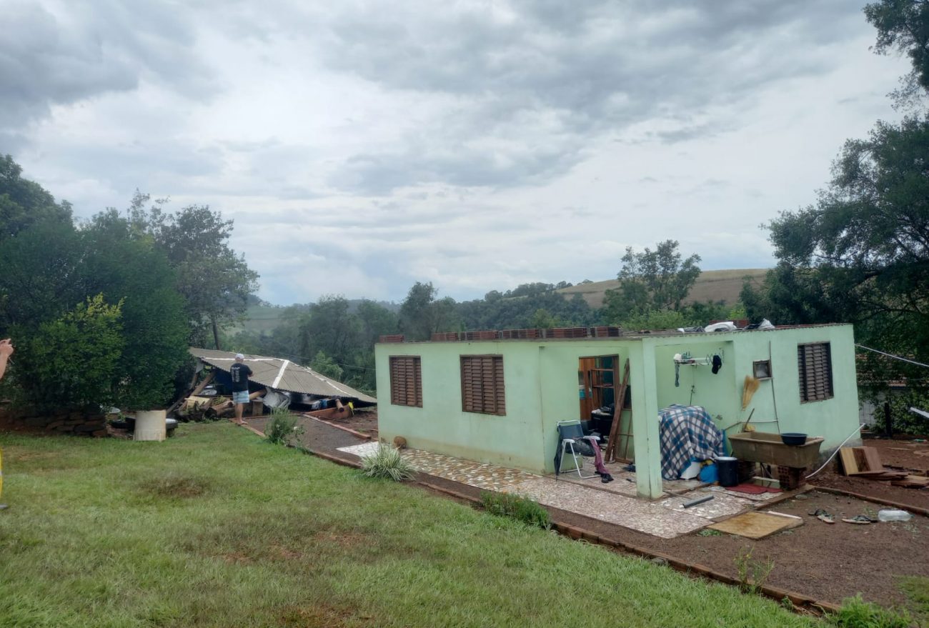 Corpo de Bombeiros atende diversas ocorrências relacionadas ao temporal no Oeste