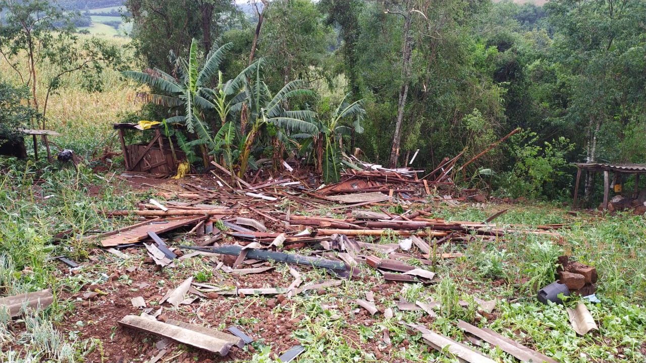 Corpo de Bombeiros atende diversas ocorrências relacionadas ao temporal no Oeste
