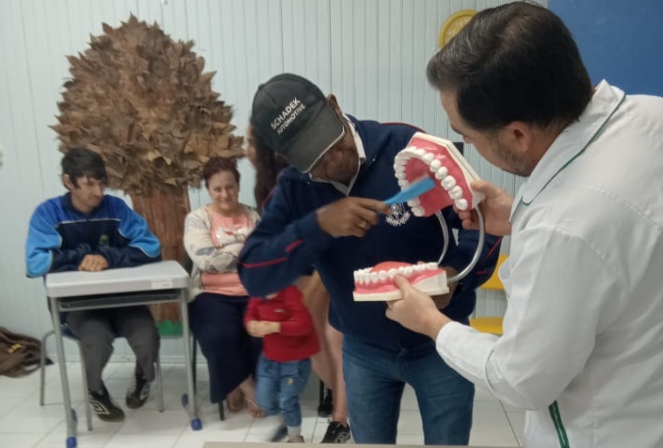 Equipe de odontologia de Ipumirim promove ação de saúde bucal na APAE