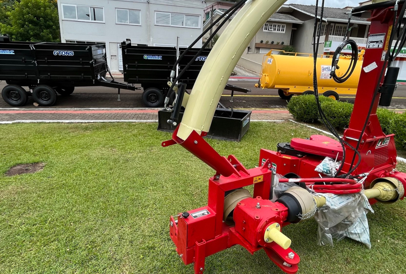 Vargeão recebe equipamentos agrícolas do Governo do Estado