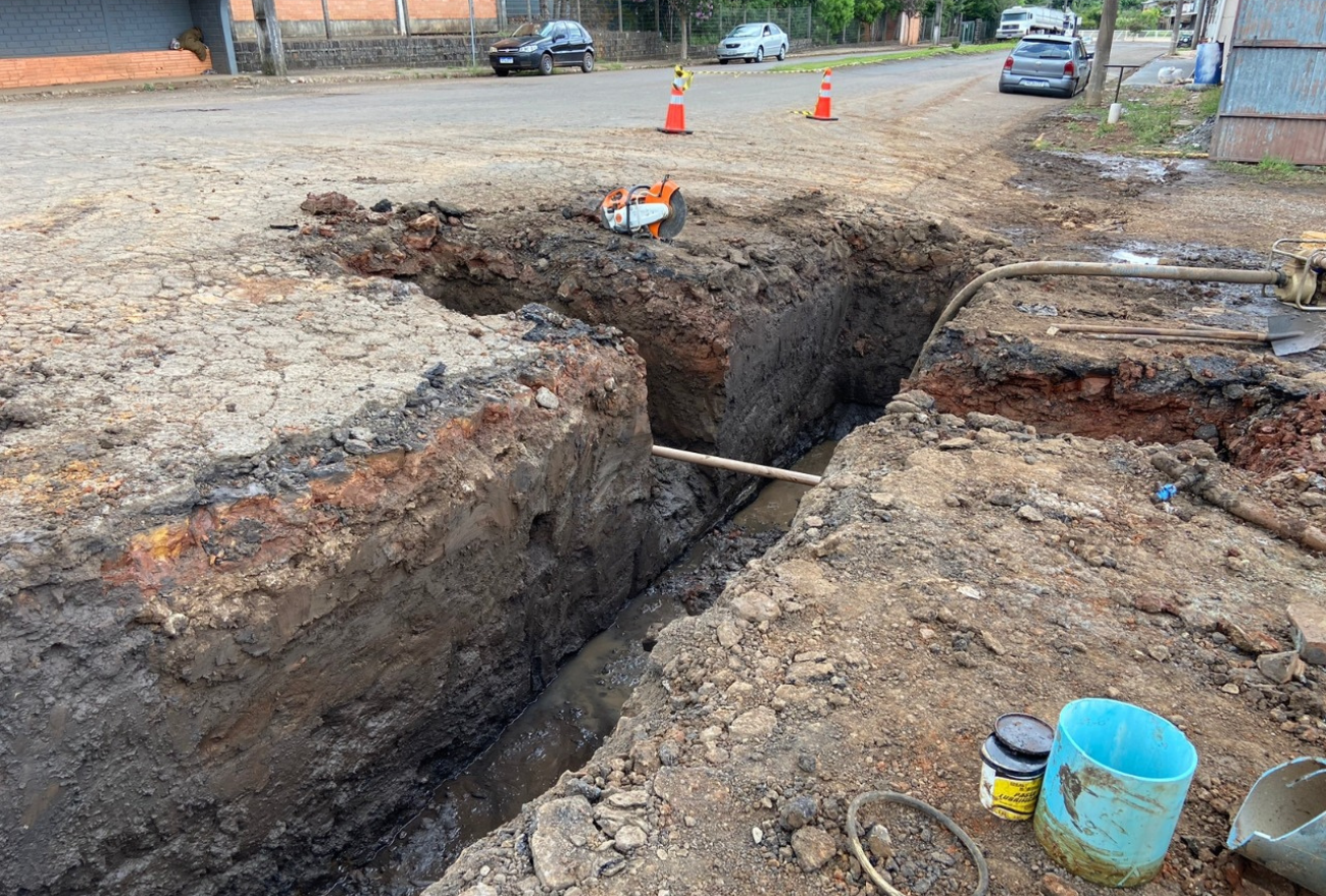 Prefeitura auxilia no conserto de adutoras da Casan