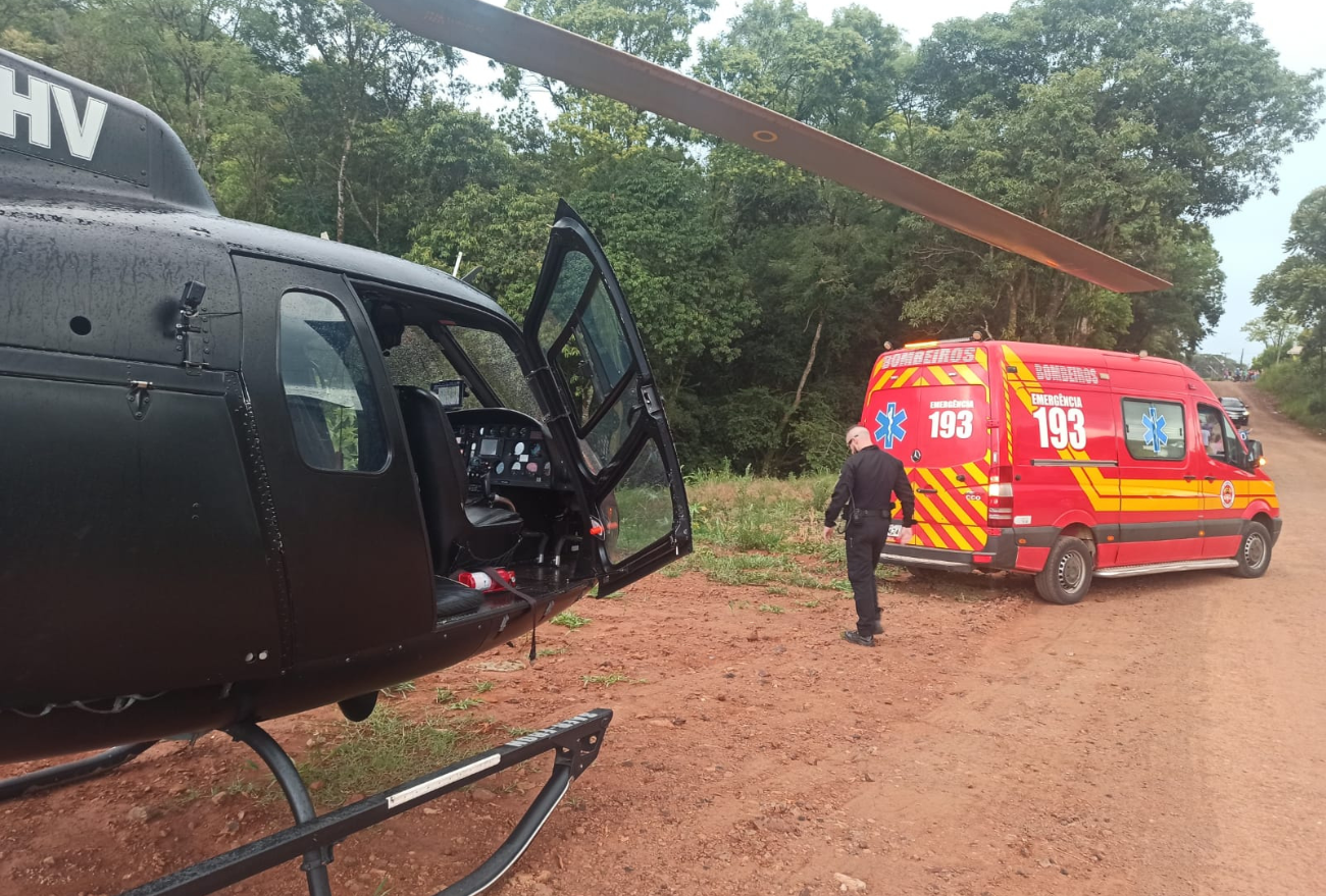 Bombeiros e SAERFRON atendem grave acidente de trânsito em Guatambu